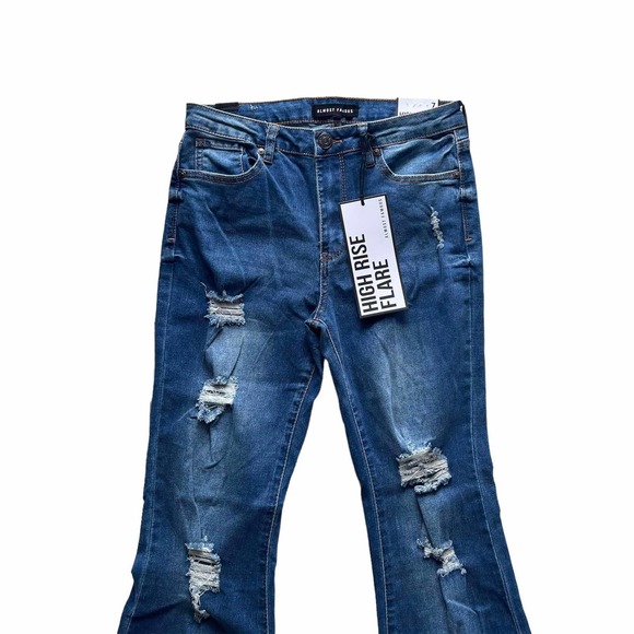 NWT - Almost Famous High Rise Flare (Size: 7) - Picture 2 of 4